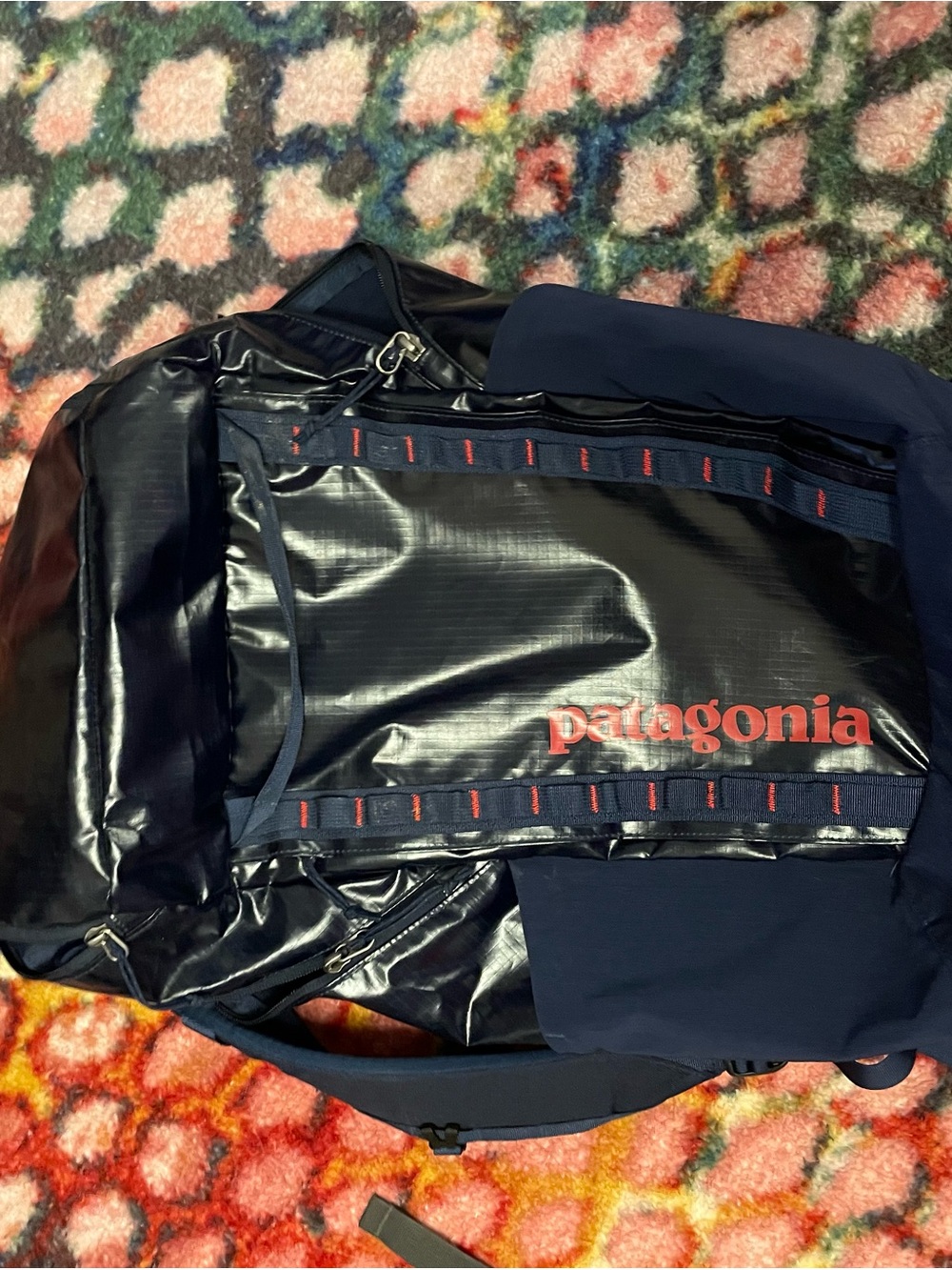 Patagonia Large black hole backpack navy